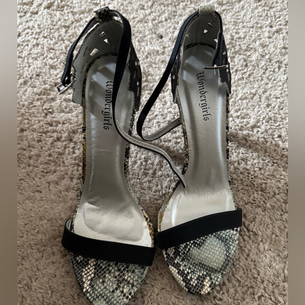 Wondergirls Evening Shoe, black in color
